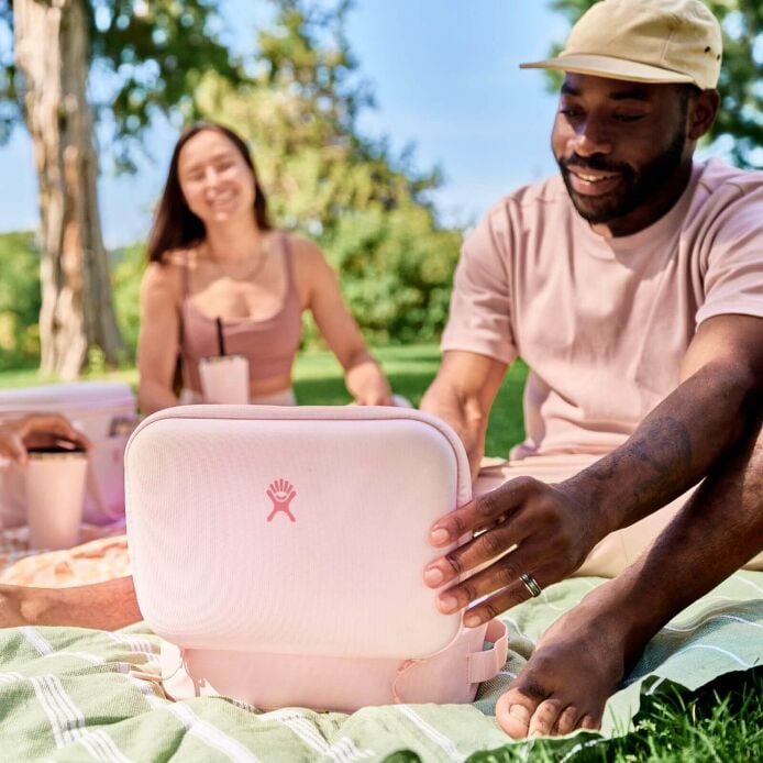 5-l-carry-outtm-lunch-box-o0 hf_s24_trillium_45_1.jpg