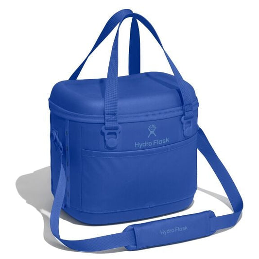 carryouttm-soft-cooler-15-l-r0 12pco382_carryout_cooler_15l_capri_blue_angled_1.jpg
