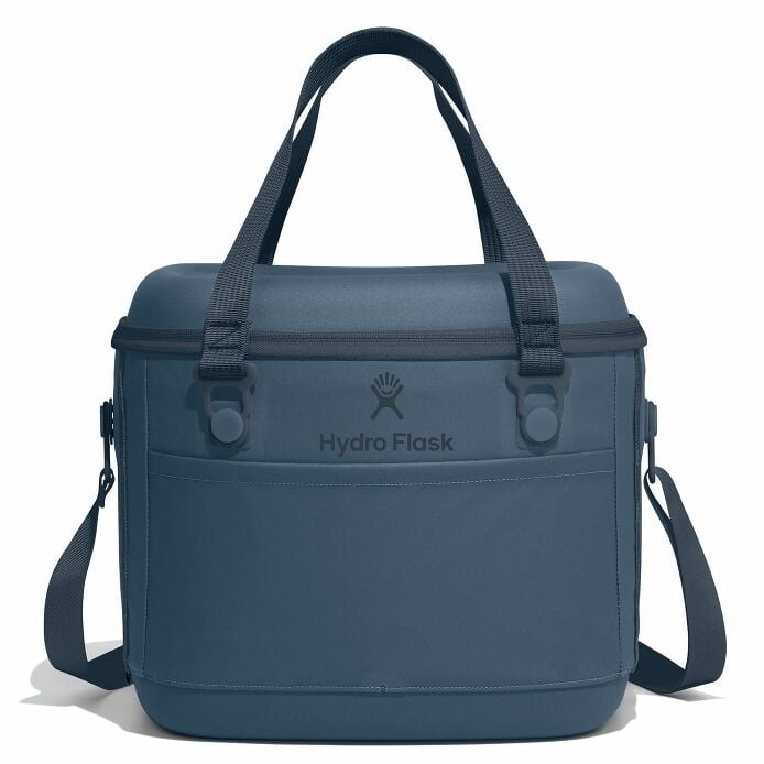 carryouttm-soft-cooler-15-l-r0 12pco384-carryout-cooler-15l-harbor-blue-straight_1.jpg