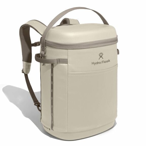 carryouttm-backpack-22-l-s1 18pco114-carryout-backpack-22l-oat-angled_1.jpg