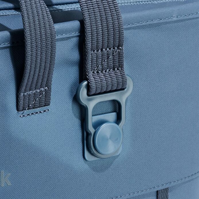 carryouttm-soft-cooler-tote-20-l-a5 250815_hydro_cooler_details_14838_2_4.jpg