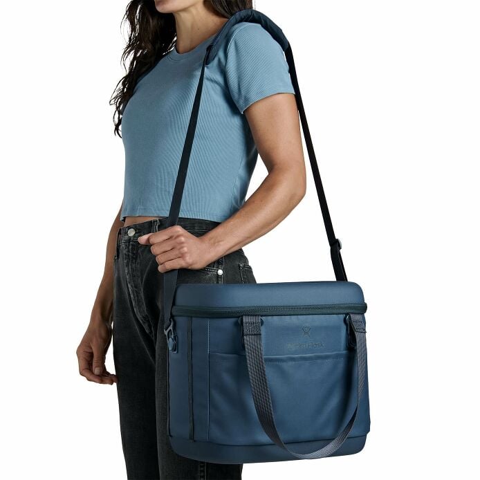 carryouttm-soft-cooler-15-l-r0 250815_hydro_s26_hb_14556_6.jpg