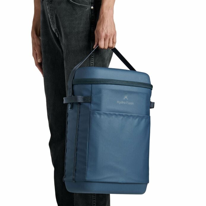 carryouttm-backpack-22-l-s1 250815_hydro_s26_hb_14597_6.jpg