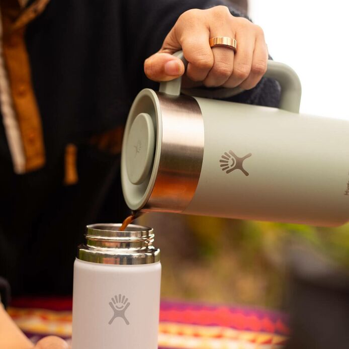 32-oz-insulated-french-press-x0 2706_johnson_s25summertravel_camping_pouring_303a0287_1_.jpg