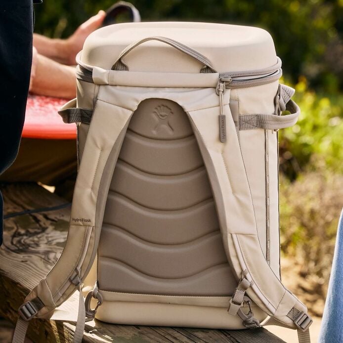 carryouttm-backpack-22-l-s1 hf_carryout_bouwer_d1_l1_torrey_pines_lifestyle_1841_3.jpg