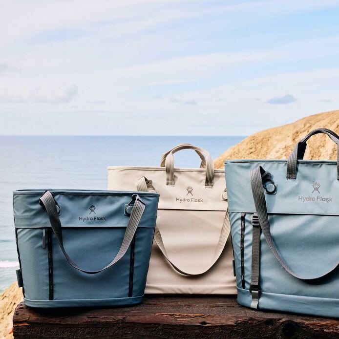carryouttm-soft-cooler-tote-30-l-o7 hf_carryout_bouwer_d1_l1_torrey_pines_still_life_0055_1_2.jpg