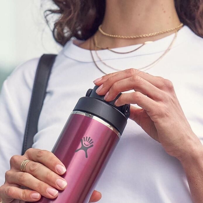 24-oz-lightweight-chug-cap-bottle-s9 hf_s26_lightweight_mcinnis_5123_1_1.jpg