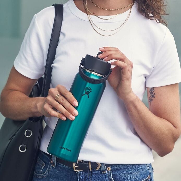 32-oz-lightweight-flex-straw-bottle-n8 hf_s26_lightweight_mcinnis_5167_2_3.jpg