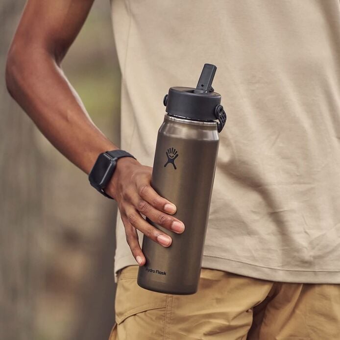 32-oz-lightweight-flex-straw-bottle-n8 hf_s26_lightweight_mcinnis_6345_2_3.jpg