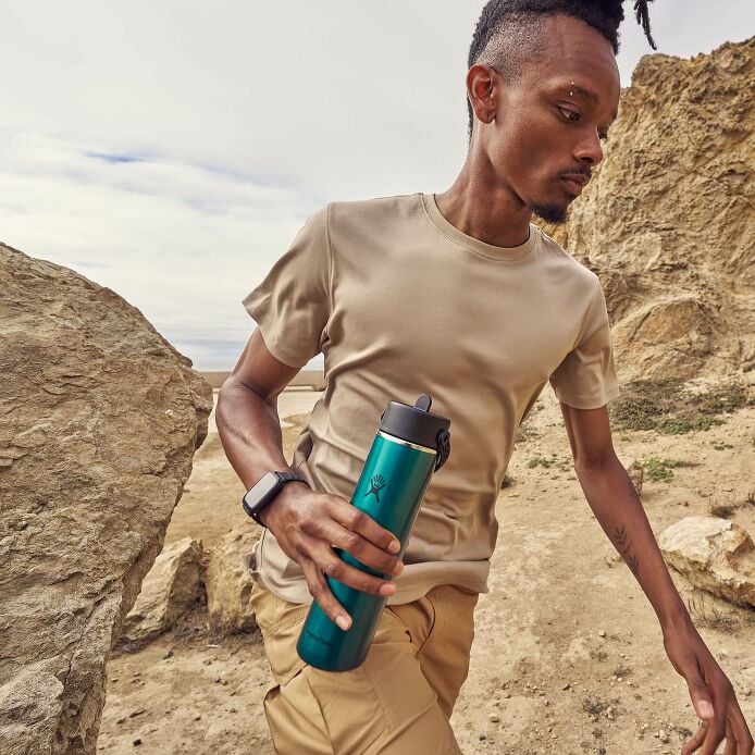 24-oz-lightweight-flex-straw-bottle-a7 hf_s26_lightweight_mcinnis_6828_4.jpg