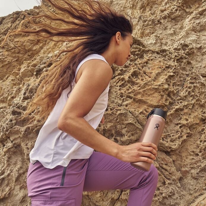 32-oz-lightweight-flex-straw-bottle-n8 hf_s26_lightweight_mcinnis_6946_1_3.jpg