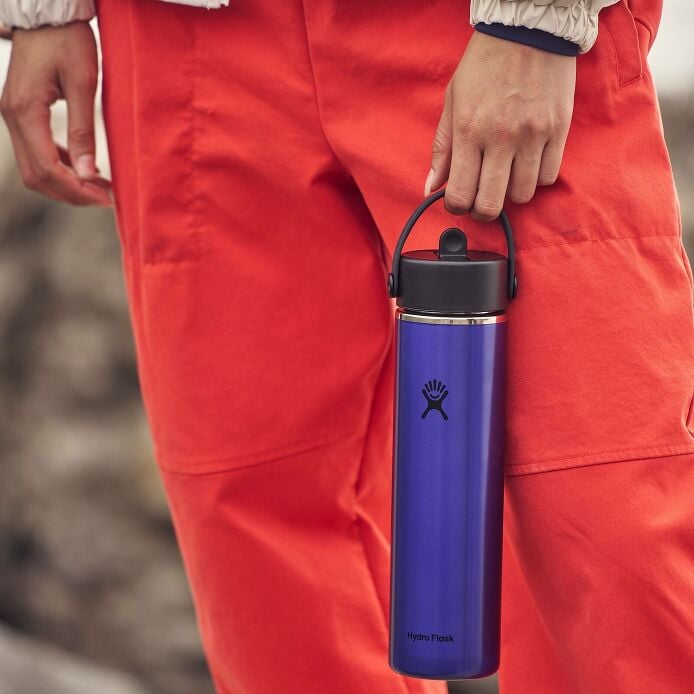 24-oz-lightweight-flex-straw-bottle-a7 hf_s26_lightweight_mcinnis_7443_3.jpg