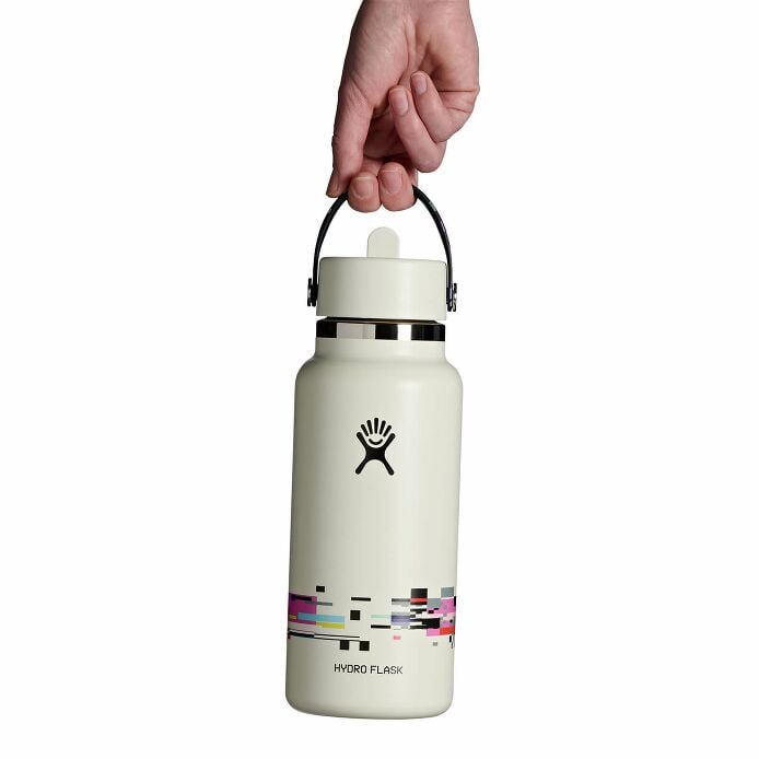 glitch-collection-32-oz-bottle-with-flex-straw-cap-e1 le26-w32-1006-32-oz-wide-flex-straw-cap-glitch-white-hb.jpg