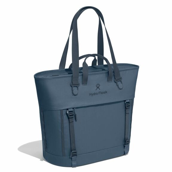 carryouttm-soft-cooler-tote-30-l-o7 maxiit384-carryout-tote-30l-harbor-blue-angled_1_1.jpg